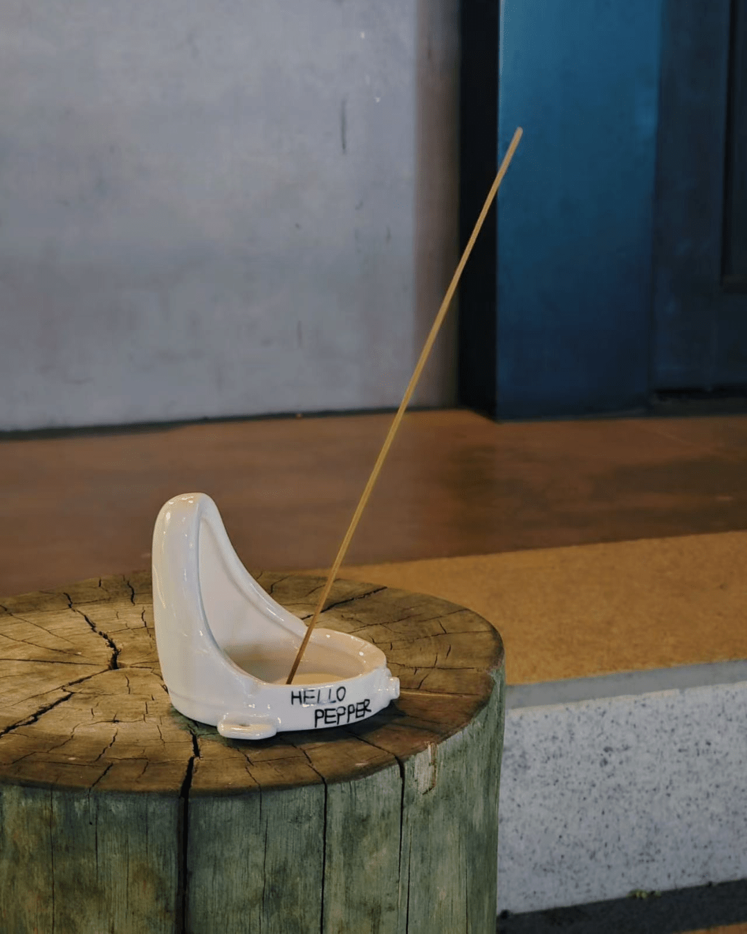 Hello Pepper - Dadaist Fountain Ceramic Incense Holder - Hello Pepper