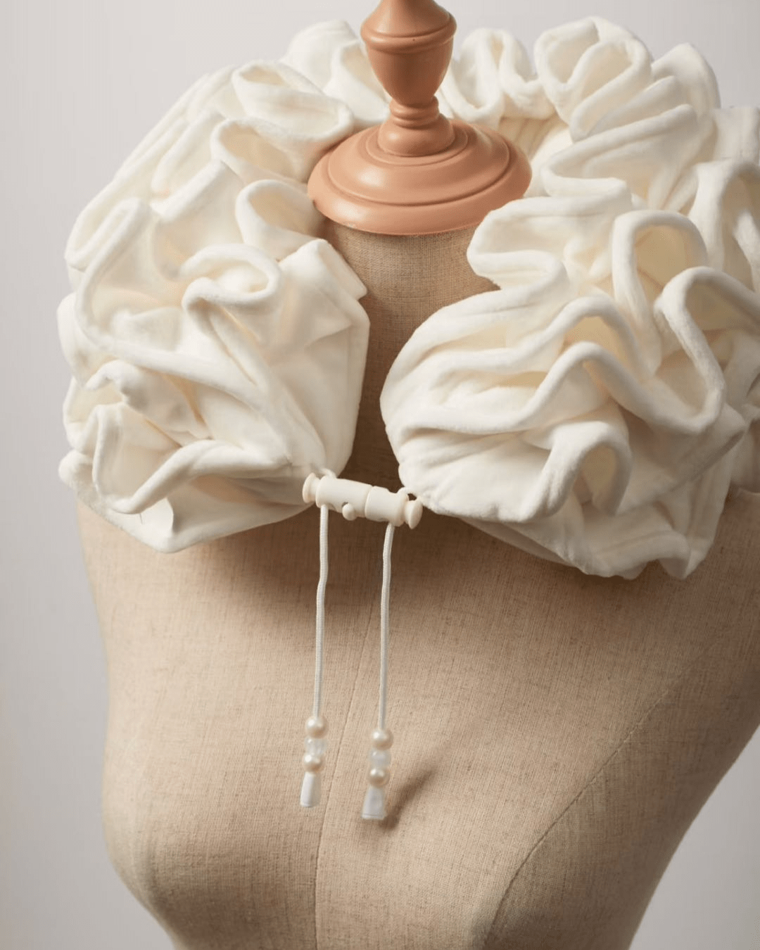 Hello Pepper - Ruff Collar Neck Pillow & Cape - Hello Pepper